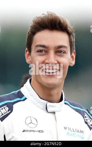 Williams-Fahrer George Russell vor dem Grand Prix von Großbritannien in Silverstone, Towcester. Bilddatum: Donnerstag, 15. Juli 2021. Stockfoto