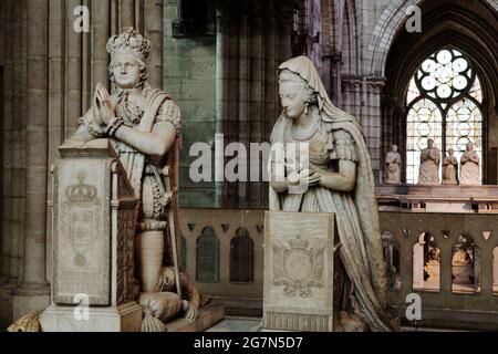 FRANKREICH, SANT-DENIS 93, GRABDENKMAL ZUM GEDENKEN AN LUDWIG XVI. UND MARIE-ANTOINETTE, REALISIERT VON EDME GAULLE UND PIERRE PETITOT IM JAHR 1830. DER BASIL Stockfoto