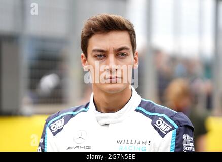 Williams-Fahrer George Russell vor dem Grand Prix von Großbritannien in Silverstone, Towcester. Bilddatum: Donnerstag, 15. Juli 2021. Stockfoto
