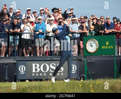 Sandwich, Großbritannien. Juli 2021. Jordan Spieth aus den USA fährt am ersten Tag der Open Championship am Royal St George's in Sandwich, England, am Donnerstag, dem 15. Juli 2021, auf dem siebten Abschlag. Foto von Hugo Philpott/UPI Credit: UPI/Alamy Live News Stockfoto