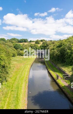 Der Dudley-Kanal, der durch Netherton, Dudley, Black Country und West Midlands führt Stockfoto