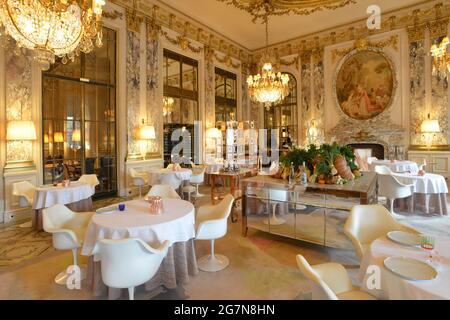 FRANKREICH. PARIS 75001. HOTEL THE MEURICE (5*). DAS GASTRONOMISCHE RESTAURANT ALAIN DUCASSE HAT 2* IM MICHELIN-RESTAURANT. Stockfoto