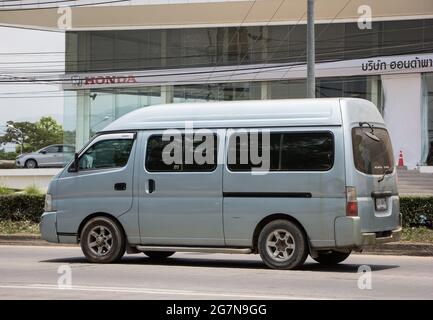 Chiangmai, Thailand -Juni 2 2021: Privater alter Nissan Urvan Van Car.Foto an der Straße Nr. 121 etwa 8 km von der Innenstadt von Chiangmai thailand entfernt. Stockfoto