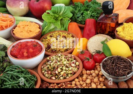 Gesunde Ernährung für sauberes Essen vegane Ernährung mit hohem Protein-, Omega-3-, Vitaminen, Mineralien, Antioxidantien, Anthocyane, Ballaststoffe. Stockfoto