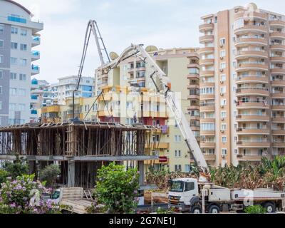 Betonausgießarbeiten. Bau eines Wohngebäudes Stockfoto