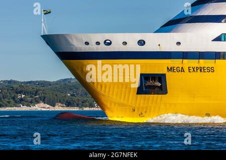 FRANKREICH, VAR (83) LA SEYNE-SUR-MER, TAMARIS CORNICHE, KORSIKA FÄHREN BEI DER ABFAHRT IN DER RADE VON TOULON Stockfoto