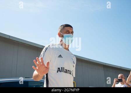 Turin, Italien. Juli 2021. Hamza Rafia vom FC Juventus kommt vor der Saison 2021-202 zu medizinischen Besuchen bei J-Medical in Turin (Foto: Alberto Gandolfo/Pacific Press/Sipa USA) Quelle: SIPA USA/Alamy Live News Stockfoto