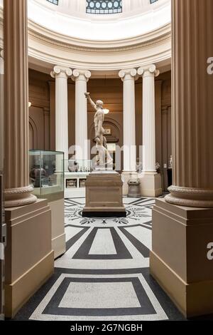Statue des Antinoos, restauriert als Ganymede, Lady Lever Art Gallery, Port Sunlight, Wirral, Großbritannien. Gekauft bei einer Auktion im Jahr 1917 von William Hesketh Lever. Stockfoto
