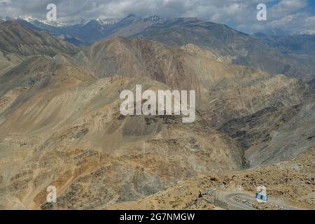 Blick auf das Hangrang-Tal vom Dorf Nako in Himachal Pradesh, Indien. Stockfoto