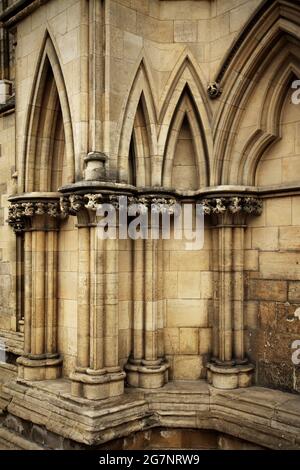 Mauerwerk auf der Südseite des York Minster, York, N Yorkshire, Großbritannien. Stockfoto