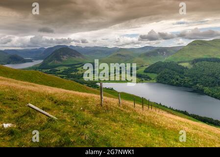 Blick auf Loweswater von den Hängen des Darling fiel Cumbria Stockfoto