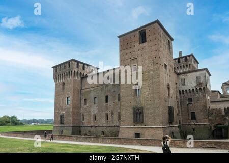 Mantua, Italien. 13. Juli 2021. Panoramablick auf das Schloss von San Giorgio im Stadtzentrum Stockfoto