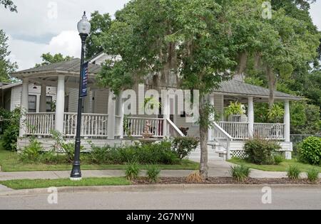 Entlang der Main Street in Alachua, Florida. Dies ist das Hanes Haus, das nun für Gäste geöffnet ist. Stockfoto