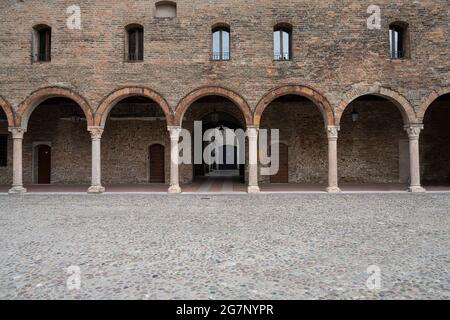 Mantua, Italien. 13. Juli 2021. Blick auf den Leon Battista Alberti Platz im Stadtzentrum Stockfoto