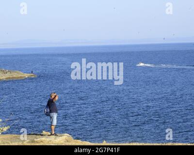 Estoril, Lissabon Portugal. Juli 2021. (INT) Meerblick zwischen Sao Pedro und Sao Joao do Estoril, in Cascais. 15. Juli 2021, Cascais, Portugal: Meerblick zwischen Sao Pedro und Sao Joao do Estoril, im Stadtteil Cascais, Metropolregion Lissabon, am Donnerstag (15) während des europäischen Sommers. Quelle: Edson de Souza/TheNews2 Quelle: Edson De Souza/TheNEWS2/ZUMA Wire/Alamy Live News Stockfoto