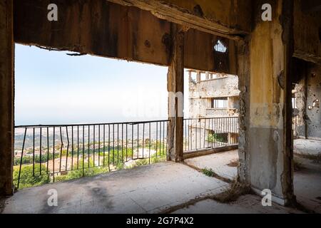 Verlassene Schule im Aley Distrikt Libanon Stockfoto