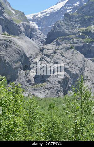 Wanderung zum Helischopf mit Blick auf die Berner Alpen entlang der schwarzen Lütschine Stockfoto