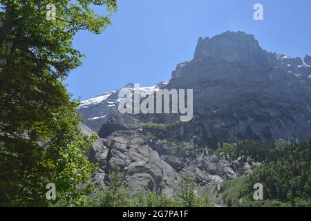 Wanderung zum Helischopf mit Blick auf die Berner Alpen entlang der schwarzen Lütschine Stockfoto