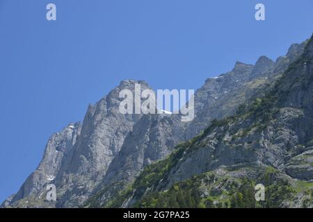 Wanderung zum Helischopf mit Blick auf die Berner Alpen entlang der schwarzen Lütschine Stockfoto