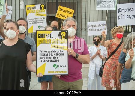 Die FACUA hat verschiedene Aufrufe an Verbraucher und Organisationen veröffentlicht, sich als Protest gegen den Anstieg des Strompreises an den verschiedenen geplanten Ausschreibungen zu beteiligen. Ziel dieser Demonstrationen ist es, von der spanischen Regierung Mechanismen zu fordern, damit die Bürger ihre Rechte gegen Energiemissbrauch aufrechterhalten können. Die Aufrufe werden in allen Provinzhauptstädten im gesamten Staatsgebiet stattfinden, die Demonstration fand in Madrid statt, vor den Türen des Umweltministeriums, sowie an anderen Orten wie dem Iberdrola-Hauptsitz in Bilbao, dem Headquart der Endesa Stockfoto