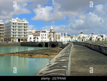 Blick auf Arrecife vom Castillo De San Gabriel, Kanarische Inseln. Stockfoto