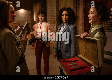 VERÖFFENTLICHUNG: 14. Juli 2021 TITEL: Gunpowder Milkshake STUDIO: Studiocanal REGIE: Navot Papushado PLOT: Drei Generationen von Frauen kämpfen gegen diejenigen, die ihnen alles nehmen könnten. MIT LENA HEADEY als Scarlet, CARLA GUGINO als Madeleine, ANGELA BASSETT als Anna May, MICHELLE YEOH als Florence. (Bild: © StudioCanal/Entertainment Pictures) Stockfoto