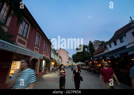 Bild von Tkalciceva ulica in Zagreb, Kroatien, im Sommer in der Nacht. Tkalciceva Straße ist eine Straße in der Zagreb, Kroatien Stadtzentrum. Verlängerung von t Stockfoto