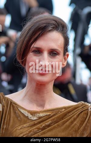 Cannes, Frankreich. Juli 2021. Camille Cottin besucht die Filmvorführung „France“ während der 74. Jährlichen Filmfestspiele von Cannes am 15. Juli 2021 in Cannes, Frankreich. Kredit: Imagespace/Alamy Live Nachrichten Stockfoto