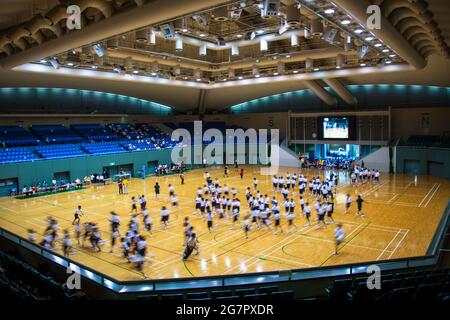 Das Foto zeigt das Innere der Turnhalle, die während der Olympischen Spiele 1964 in Tokio verwendet wurde, im Komazawa Olympic Park, Tokio am 10. Juni 2021. Foto von Robert Gilhooly Stockfoto