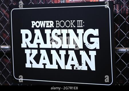 New York, USA. Juli 2021. Schilder bei der Premiere von „Power Book III: Raising Kanan“ im Hammerstein Ballroom in New York, NY, 15. Juli 2021. (Foto von Anthony Behar/Sipa USA) Quelle: SIPA USA/Alamy Live News Stockfoto