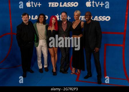 West Hollywood, USA. Juli 2021. Die Besetzung von Ted Lasso nimmt an der Premiere der zweiten Staffel von Apple im Pacific Design Center, West Hollywood, CA am 15. Juli 2021 Teil.Quelle: Eugene Powers/Alamy Live News Stockfoto