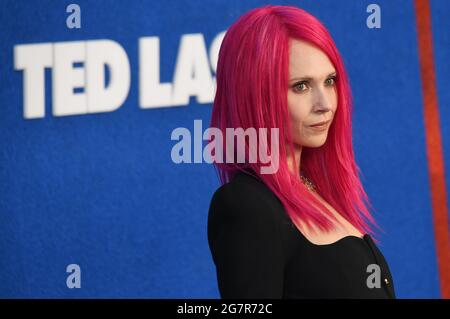 Los Angeles, USA. Juli 2021. Juno Temple kommt bei Apples TED LASSO-Premiere der Saison 2 an, die am Donnerstag, dem 17. Juli 2021, im Pacific Design CenterPacific Design Center in West Hollywood, CA, stattfand. (Foto: Sthanlee B. Mirador/Sipa USA) Quelle: SIPA USA/Alamy Live News Stockfoto