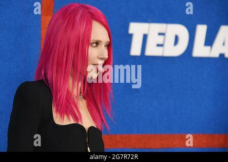 Los Angeles, USA. Juli 2021. Juno Temple kommt bei Apples TED LASSO-Premiere der Saison 2 an, die am Donnerstag, dem 17. Juli 2021, im Pacific Design CenterPacific Design Center in West Hollywood, CA, stattfand. (Foto: Sthanlee B. Mirador/Sipa USA) Quelle: SIPA USA/Alamy Live News Stockfoto