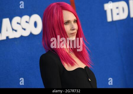 Los Angeles, USA. Juli 2021. Juno Temple kommt bei Apples TED LASSO-Premiere der Saison 2 an, die am Donnerstag, dem 17. Juli 2021, im Pacific Design CenterPacific Design Center in West Hollywood, CA, stattfand. (Foto: Sthanlee B. Mirador/Sipa USA) Quelle: SIPA USA/Alamy Live News Stockfoto