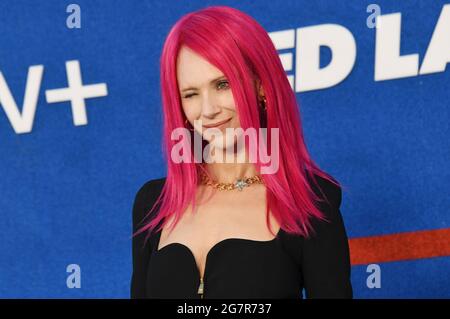 Los Angeles, USA. Juli 2021. Juno Temple kommt bei Apples TED LASSO-Premiere der Saison 2 an, die am Donnerstag, dem 17. Juli 2021, im Pacific Design CenterPacific Design Center in West Hollywood, CA, stattfand. (Foto: Sthanlee B. Mirador/Sipa USA) Quelle: SIPA USA/Alamy Live News Stockfoto