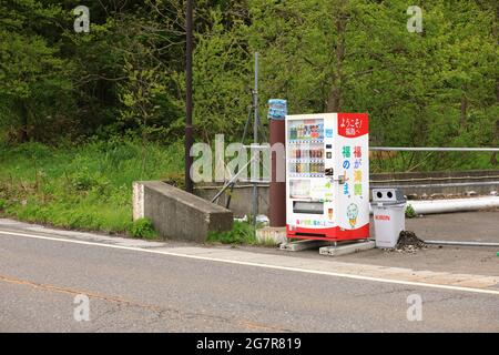 JAPAN, MAI 2018 : die Maschine, die Sie überall in japan finden können. ES kann kleine Artikel wie Lebensmittel, Getränke oder Zigaretten ausgeben. Stockfoto