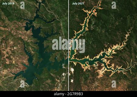 Dürre in Kalifornien: Vergleich der Wasserstände im Lake Shasta - dem größten Oberflächenwasserreservoir des Bundesstaates - enthält modifizierten Copernicus Sentinel Stockfoto