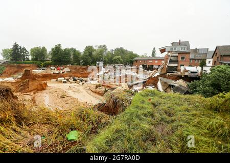 Erftstadt, Deutschland. Juli 2021. Trümmer eingestürzter Häuser liegen im Stadtteil Besem. Kredit: David Young/dpa/Alamy Live Nachrichten Stockfoto