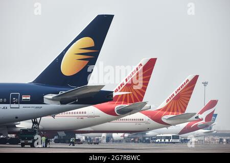 Geparkte Flugzeugschwänze, Flughafen Mumbai, Sahar International Airport, Chhatrapati Shivaji International Airport, CSIA, Bombay, Mumbai, Maharashtra, Indien, Asien Stockfoto