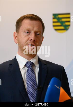 Dresden, Deutschland. Juli 2021. Der sächsische Ministerpräsident Michael Kretschmer (CDU) spricht im Penck Hotel über die Hochwassersituation in Deutschland und die Unterstützung aus Sachsen. Quelle: Robert Michael/dpa-Zentralbild/dpa/Alamy Live News Stockfoto