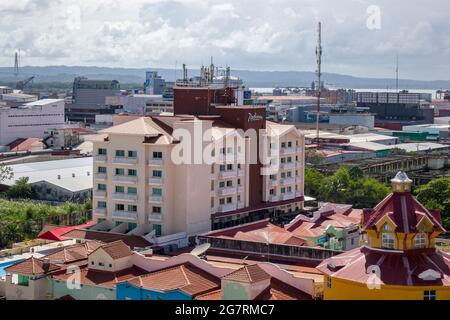 Das Radisson Hotel Building In Der Nähe Der Freihandelszone In Colon Panama Am Eingang Zum Panamakanal Stockfoto