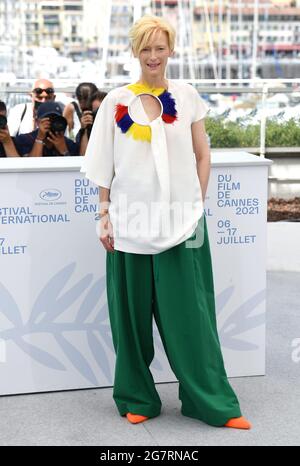 Cannes, Frankreich. Juli 2021. Tilda Swinton bei der Fotowand für Memoria, die im Palais des Festivals stattfand. Teil der 74. Filmfestspiele von Cannes. Quelle: Doug Peters/Alamy Live News Stockfoto
