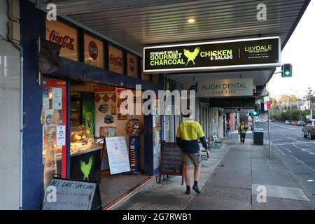 Unternehmen entlang der Yarrara Road, Pennant Hills, NSW, Australien Stockfoto