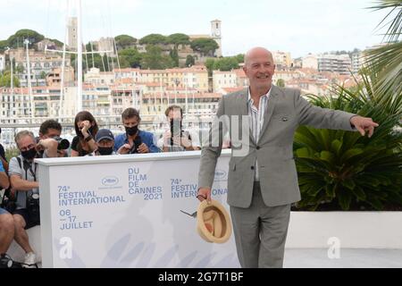 15. Juli 2021, CANNES, Frankreich: CANNES, FRANKREICH - 15. JULI: Regisseur Jacques Audiard nimmt an der Fotoschau ''Les Olympiades (13. Bezirk von Paris)' Teil, die während der 74. Jährlichen Filmfestspiele von Cannes am 15. Juli 2021 in Cannes, Frankreich, stattfindet. (Bild: © Frederick InjimbertZUMA Wire) Stockfoto