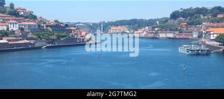 Stadtbild von Porto am Douro-Fluss in Portugal Stockfoto