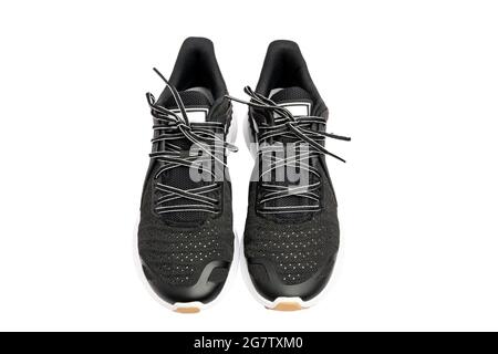 Sportschuhe, schwarze Sportschuhe isoliert auf weißem Hintergrund Stockfoto