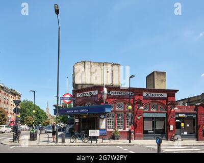 Maida Vale U-Bahn-Station. Es ist ein denkmalgeschütztes Gebäude von architektonischem und historischem Interesse. Stockfoto