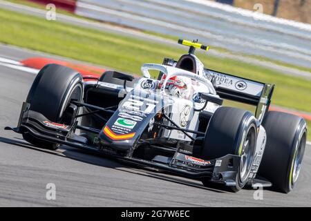 Silverstone Circuit, Silverstone, Northamptonshire, Großbritannien. Juli 2021. F2 großer Preis von Großbritannien, freies Training; Ralph Boschung in seinem Campos Racing Dallara F2 2018 Credit: Action Plus Sports/Alamy Live News Stockfoto
