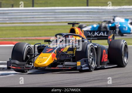 Silverstone Circuit, Silverstone, Northamptonshire, Großbritannien. Juli 2021. F2 großer Preis von Großbritannien, freies Training; Liam Lawson in seinem Hitech Grand Prix Dallara F2 2018 Credit: Action Plus Sports/Alamy Live News Stockfoto