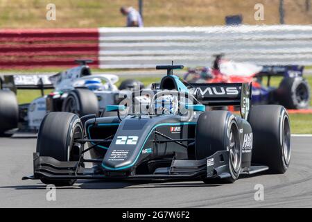 Silverstone Circuit, Silverstone, Northamptonshire, Großbritannien. Juli 2021. F2 großer Preis von Großbritannien, freies Training; Jack Aitken in seinem HWA Racelab Dallara F2 2018 Credit: Action Plus Sports/Alamy Live News Stockfoto
